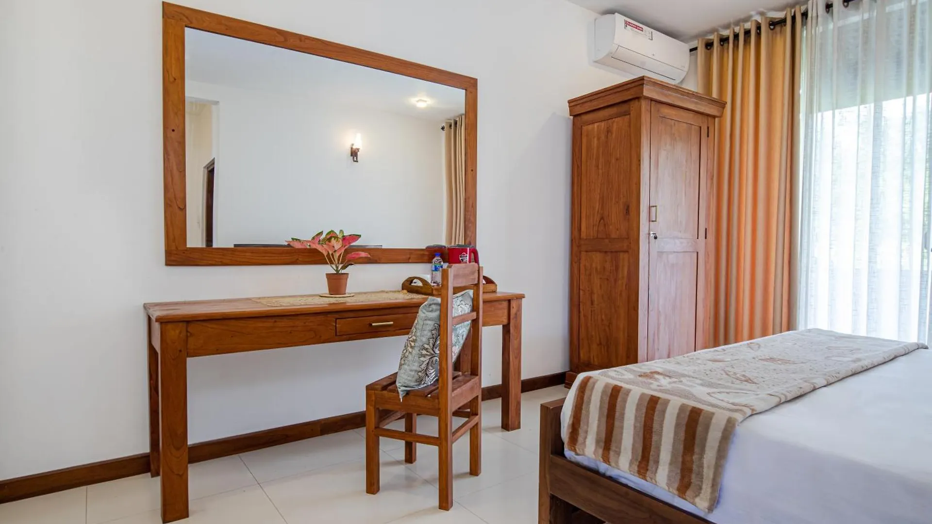 Serenity Paradise Bungalow Huduhumpola Homestay